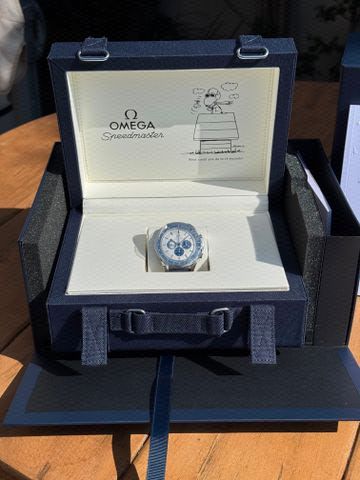 OMEGA Speedmaster Snoopy