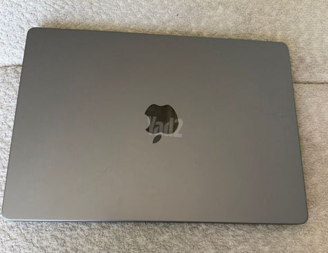 macbook pro M3 2024 14 inch