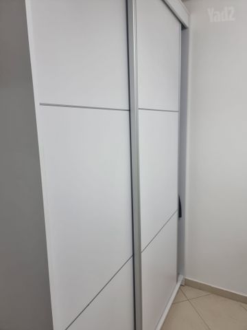 ארון הזזה