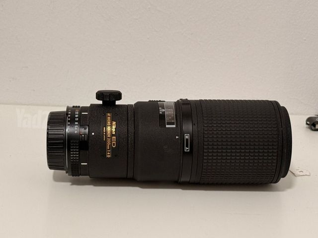 עדשת ניקון 200mm