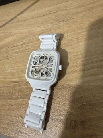 שעון Rado true square