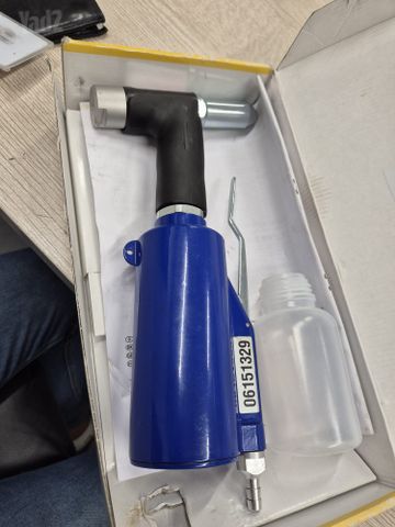 אקדח ניטים
