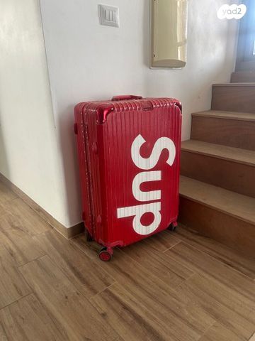 מזוודה של supreme