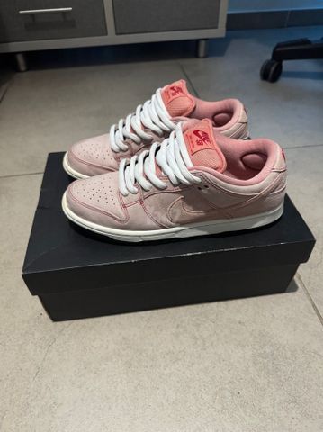 נעלי Nike SB Dunk Low Pink Pig