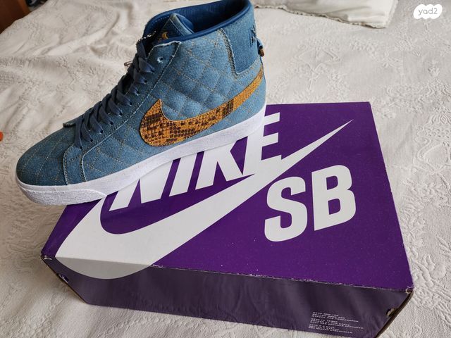 נעליים של "NIKE" עם "SUPREME"