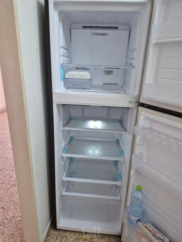מקרר שארפ