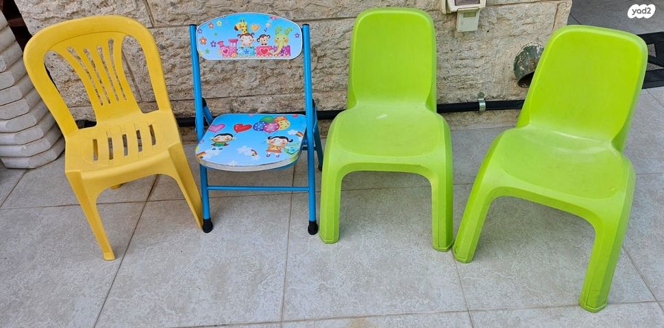 כסאות ושולחנות לילדים