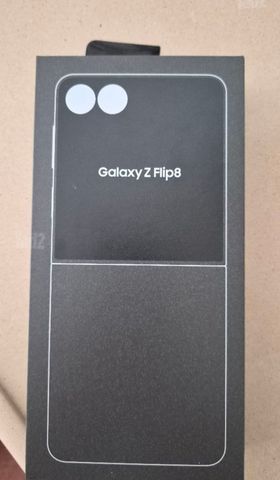 Galaxy Flip 8