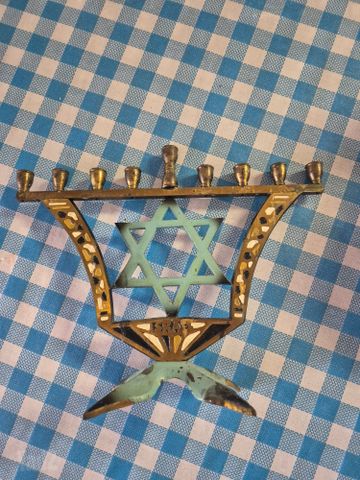 למכירה חנוכייה