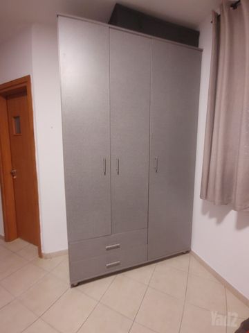 ארון אפור 3 דלתות