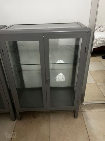ארון שקוף