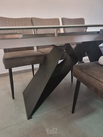 שולחן