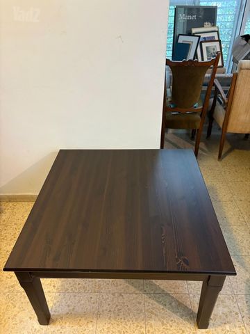 שולחן עץ
