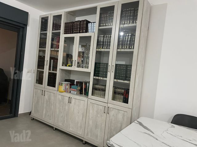 ארון ספרים
