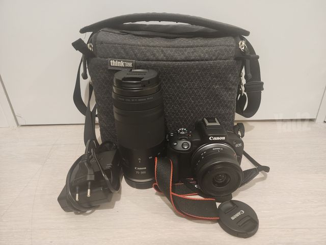 מצלמת Canon R50