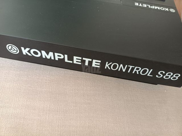מקלדת שליטה Komplete S88