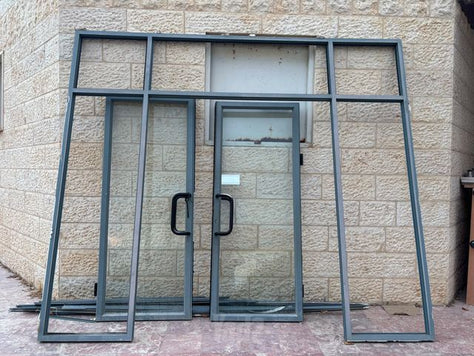 דלת אלומניום