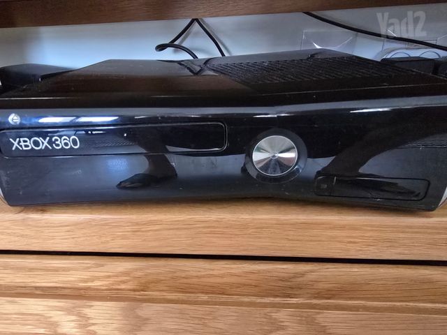 Xbox 360 ,עם 2 שלטים וkinect