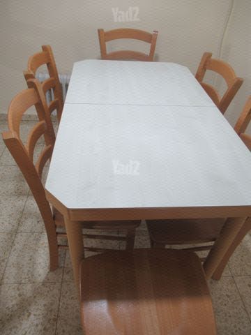 שולחן וכסאות
