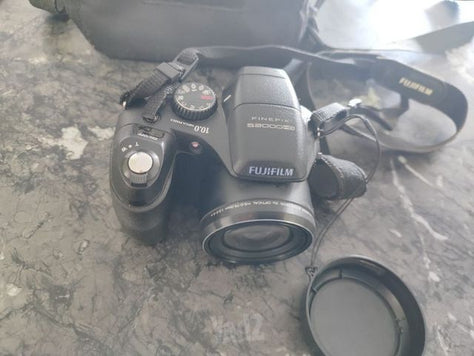 מצלמה מדגם finepix s2000hd