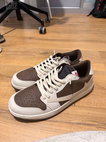J1 low Travis scott