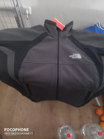 ג'קט של חברת THE NORTH FACE