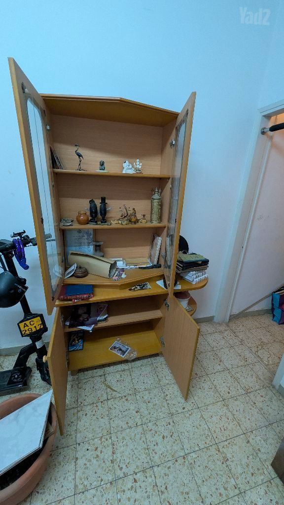 שידת ויטרינה