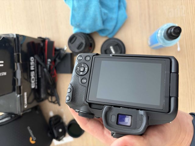 Canon EOS R50 + 3 עדשות וציוד