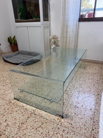 שולחן זכוכית