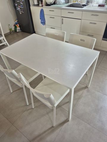 שולחן אוכל