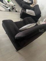סלון עם שולחן