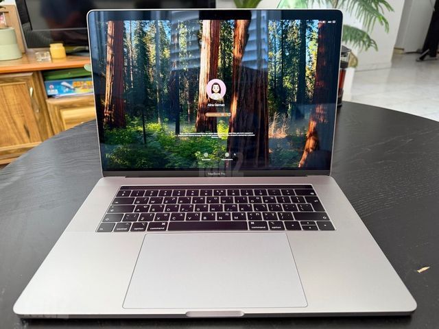 MacBook Pro 15 2018 כמו חדש