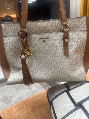 תיק L מבית michael kors עור