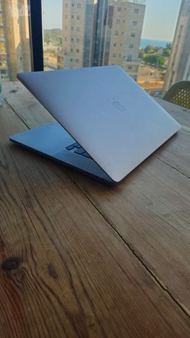 MacBook Pro 16" i9-במצב מעולה!
