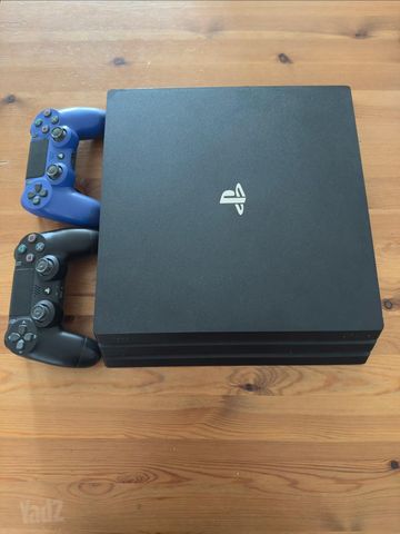PS4 PRO 1TB + 2 DUALSHOCK פרוץ