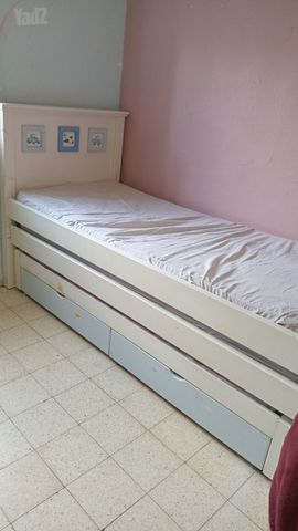 מיטת שלישיה