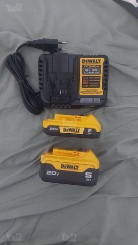 סוללות ומטען DeWalt
