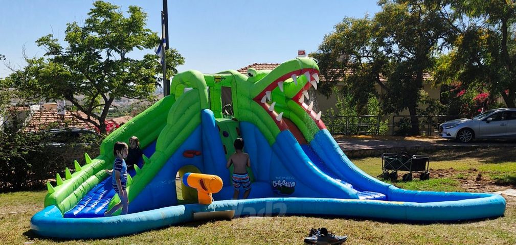 מתנפח מים תנין