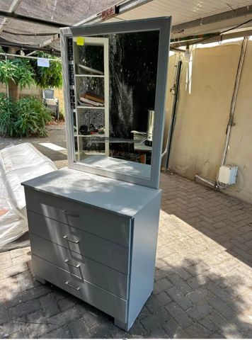 למכירה תכולה,