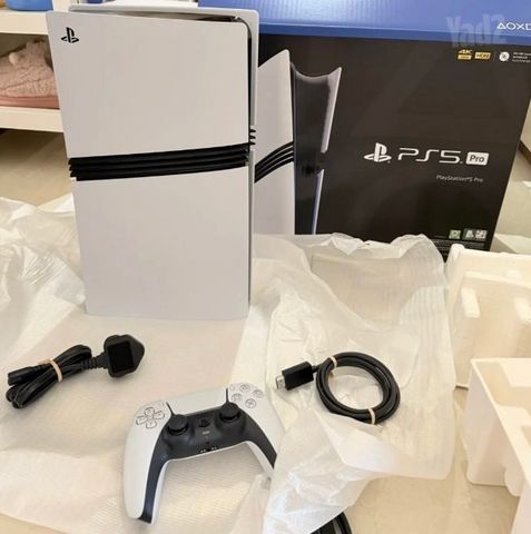 Ps5 pro פלוס שתי שלטים