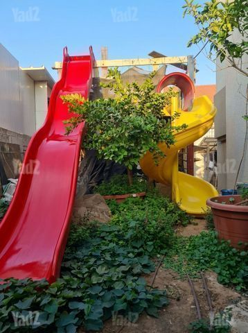 מגלשת פיברגלס אדומה 6.5 מטר