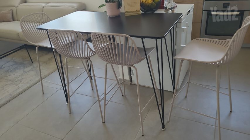 שולחן ו4 כיסאות
