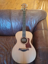 אקוסטית  Taylor academy 12e