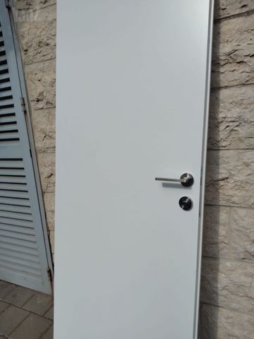דלתות