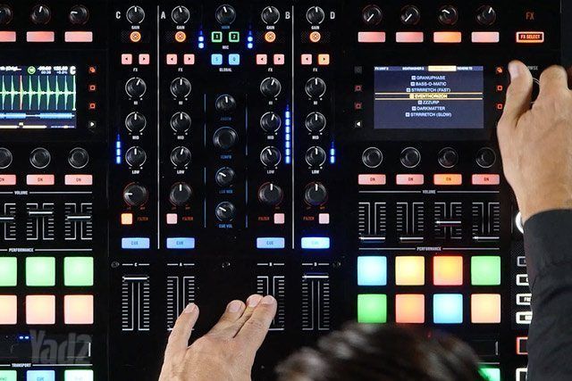 קונטרולר TRAKTOR S8