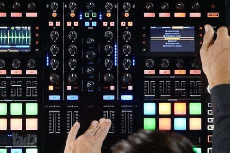 קונטרולר TRAKTOR S8