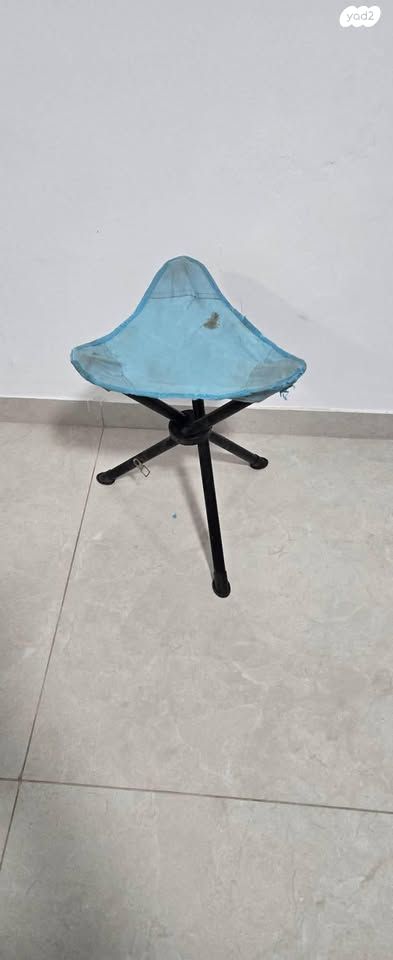 כיסא קטן מתקפל נכנס לתיק