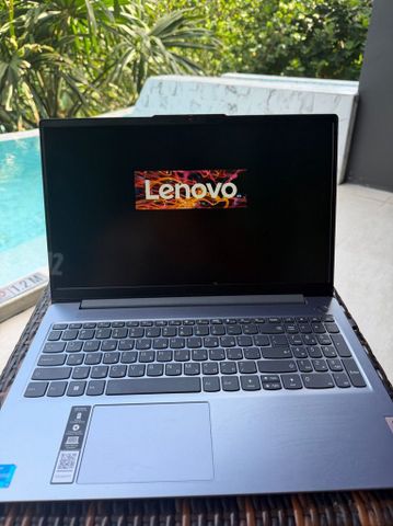 Lenovo IdeaPad Slim 3 15IAH