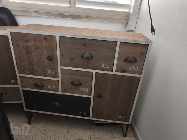 שידה מעץ