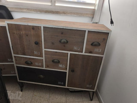 שידה מעץ